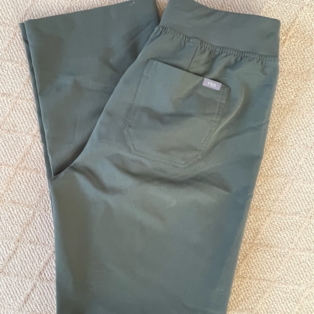 Figs Women’s Olive Green Livingston Basic Scrub Pants